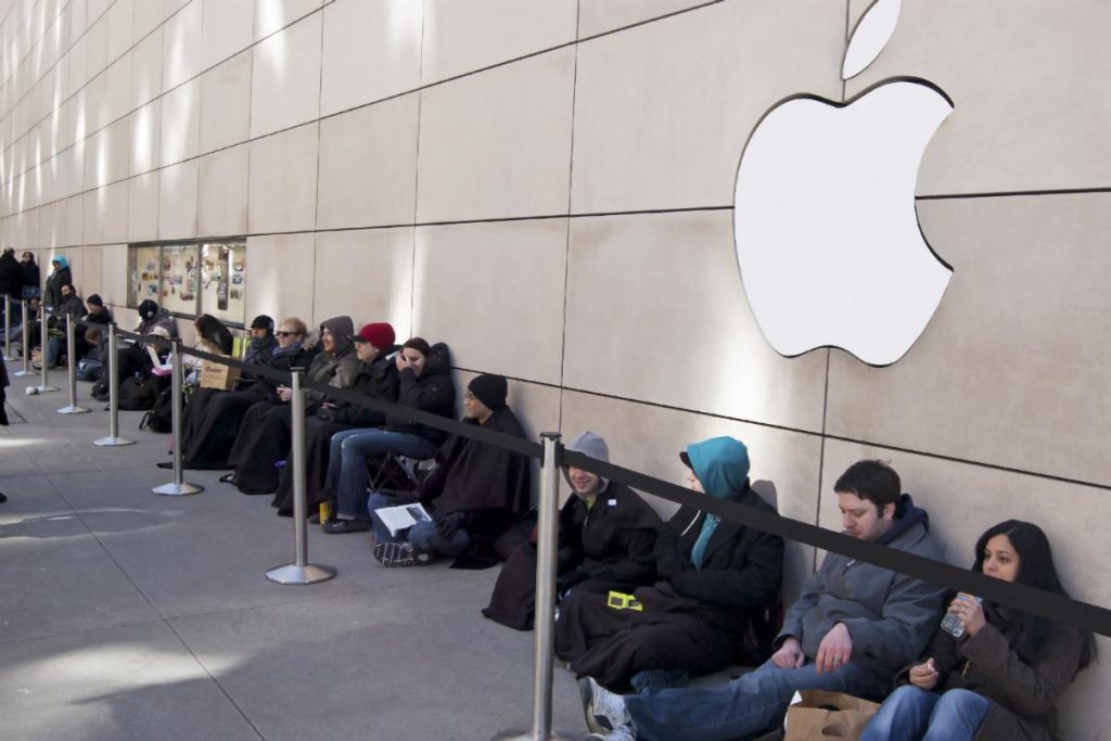 Be Prepared to Wait in Long Lines for iPhone 6