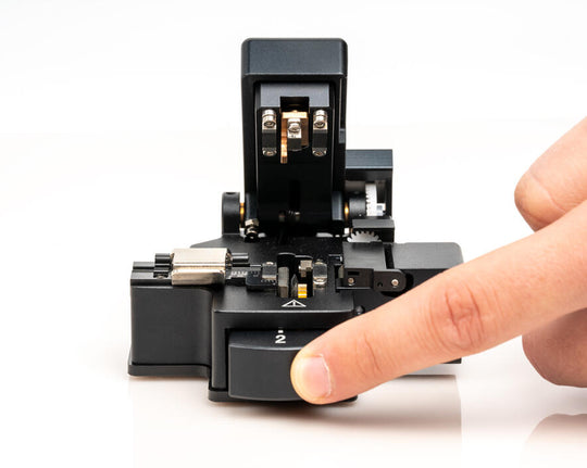 Jonard Tools One Step Fiber Optic Cleaver with Auto-Rotating Blade, FC-600