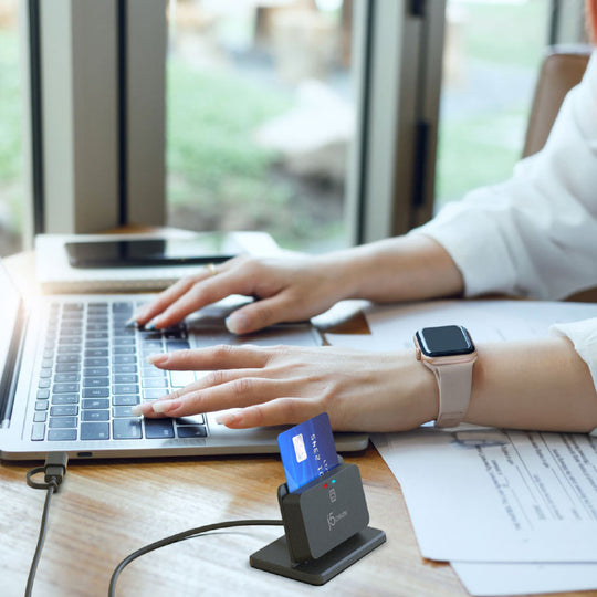 j5create USB™ Smart Card /CAC Reader Stand