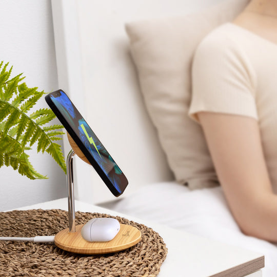 j5create Wood Grain 2-in-1 Magnetic Wireless Charging Stand