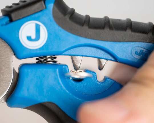 Jonard Tools Multi-function Kevlar® & Wire Cutting Shears, 7"