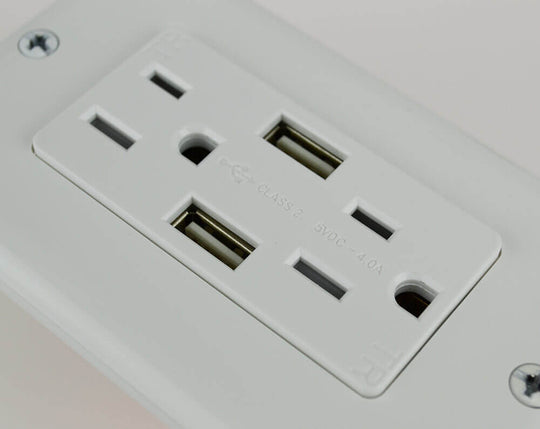 DataComm Décor Duplex 4.0 Amp USB Charger with 15A/125V with Tamper Resistant Outlet